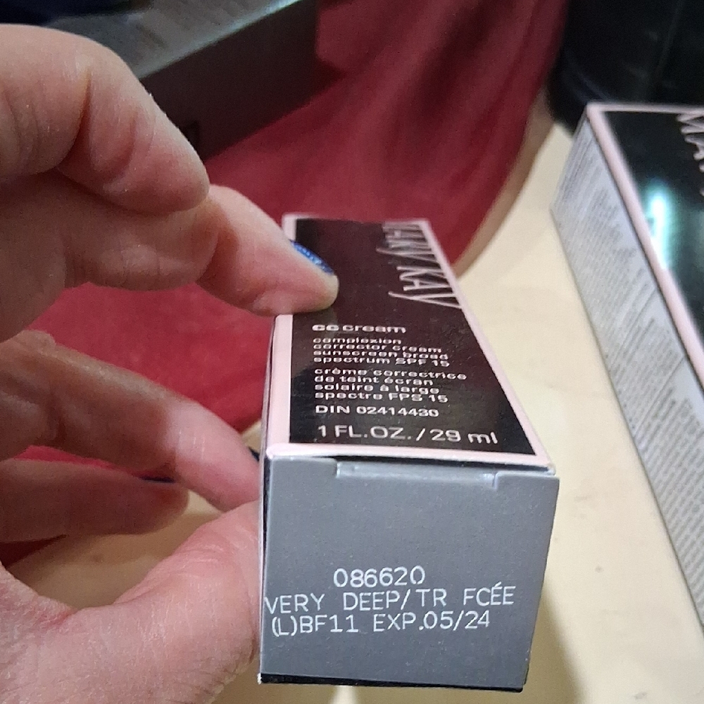 Mary Kay CC Cream - Very Deep